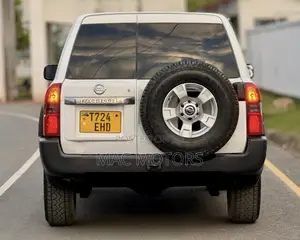Nissan Patrol 2012 White