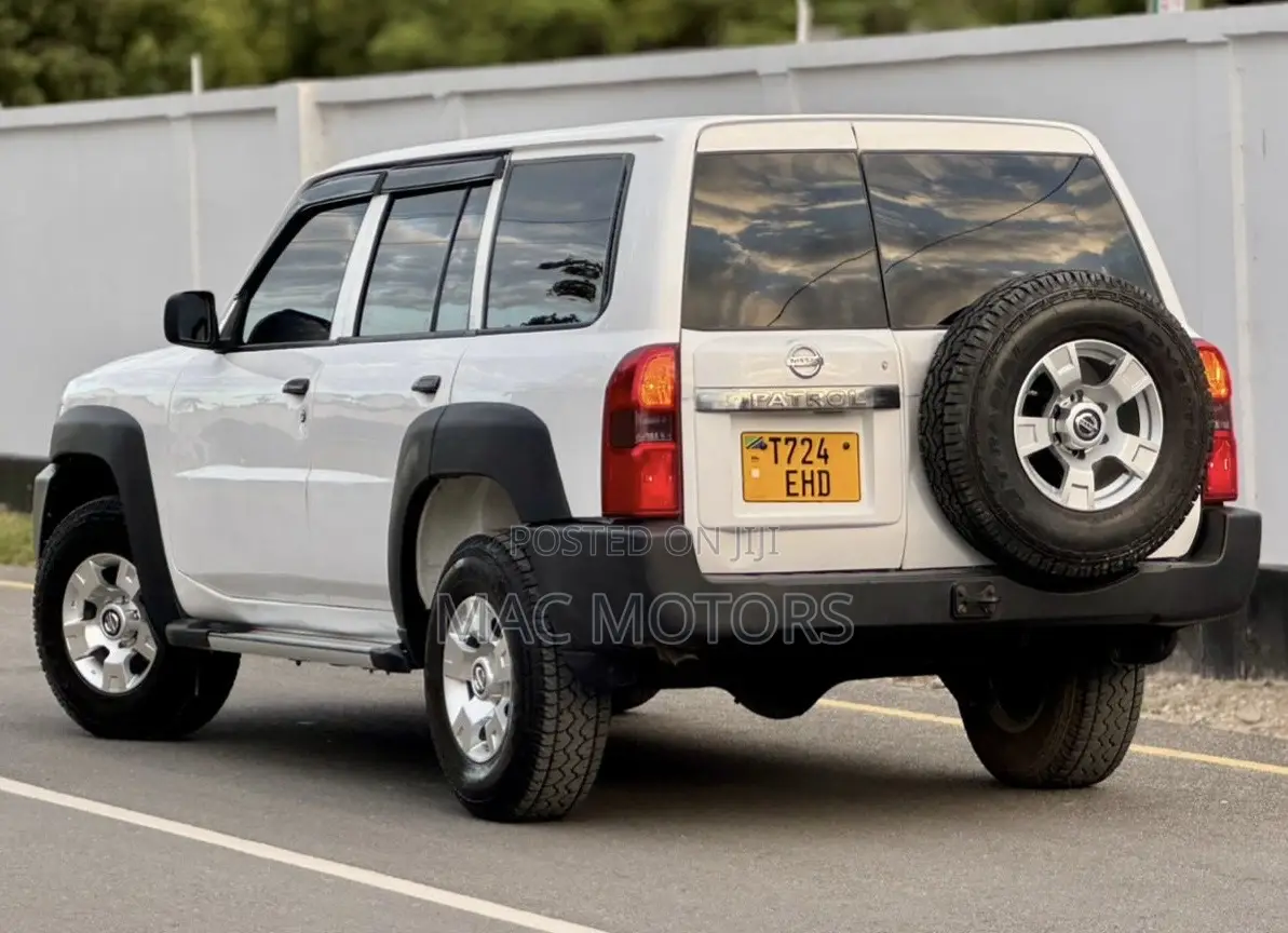 Nissan Patrol 2012 White