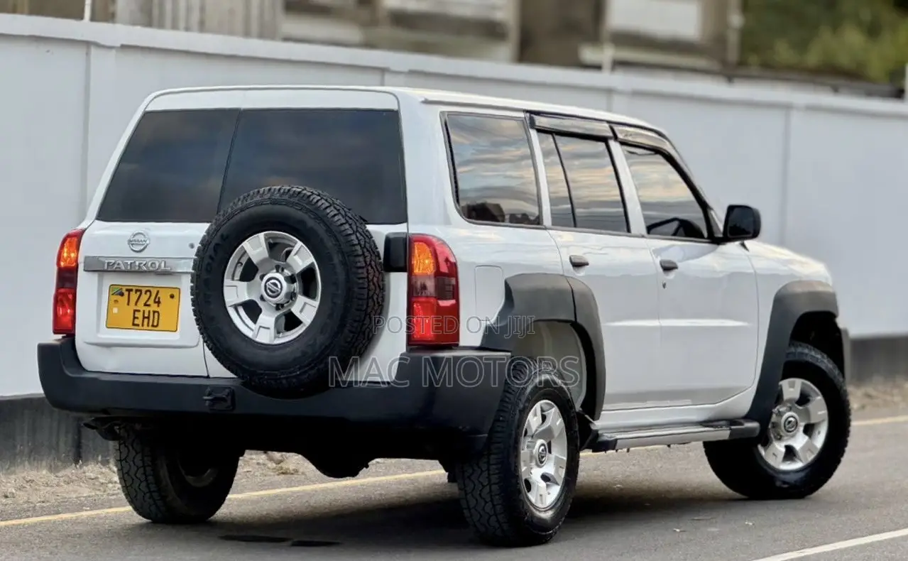Nissan Patrol 2012 White