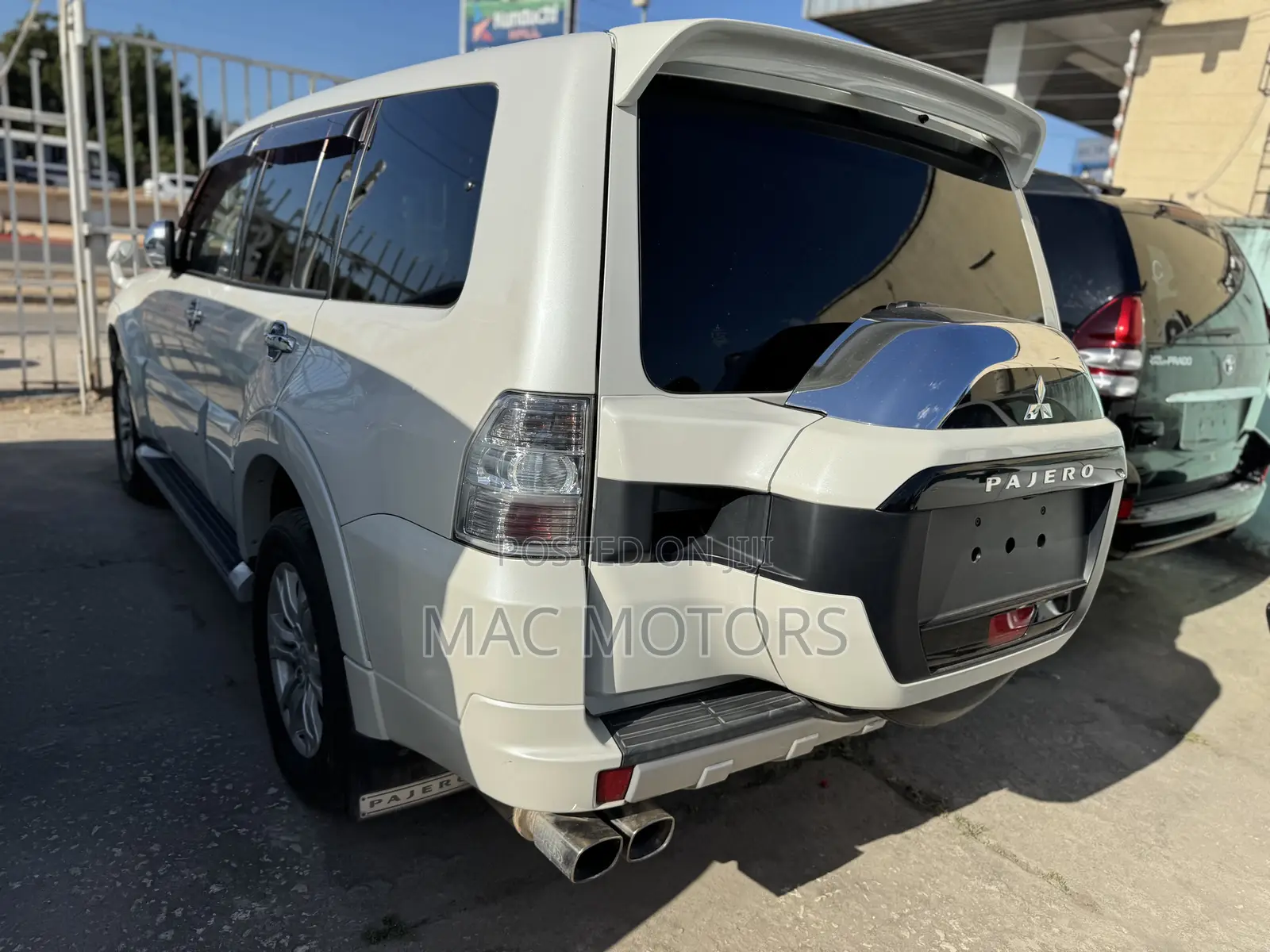 Mitsubishi Pajero 2014 White