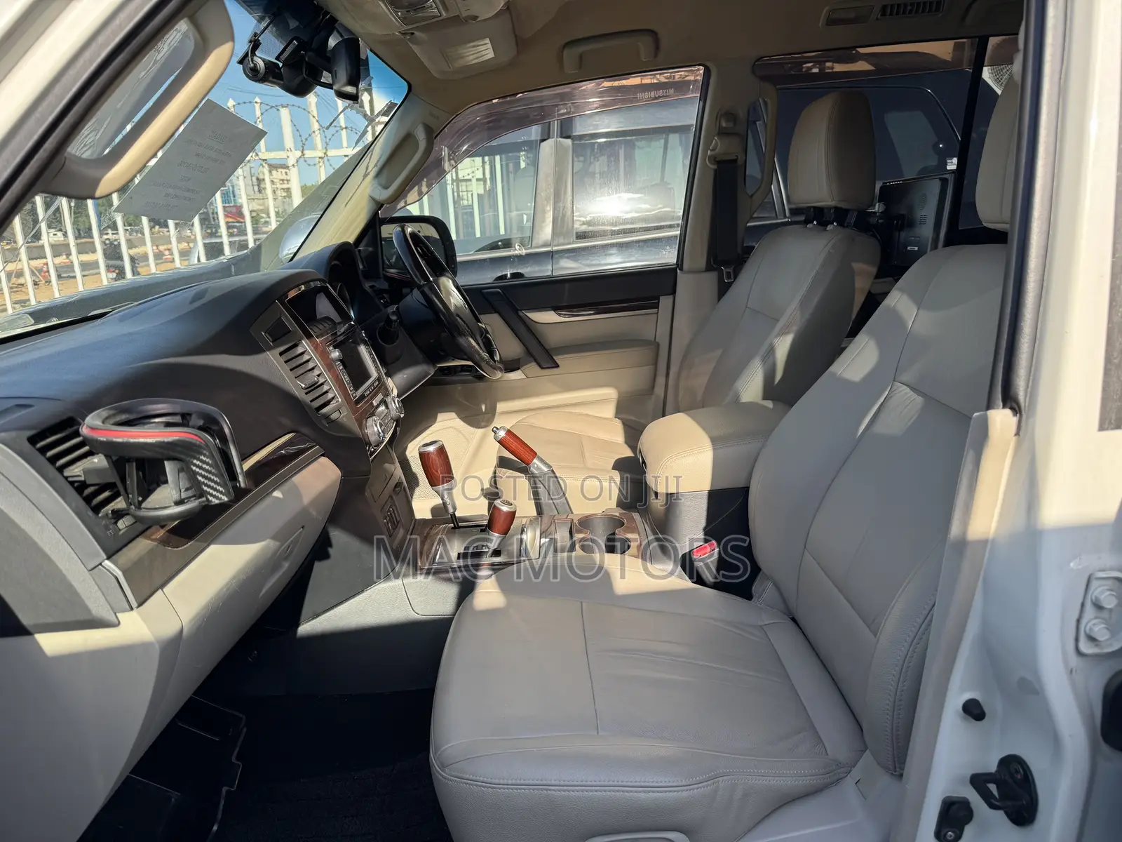 Mitsubishi Pajero 2014 White