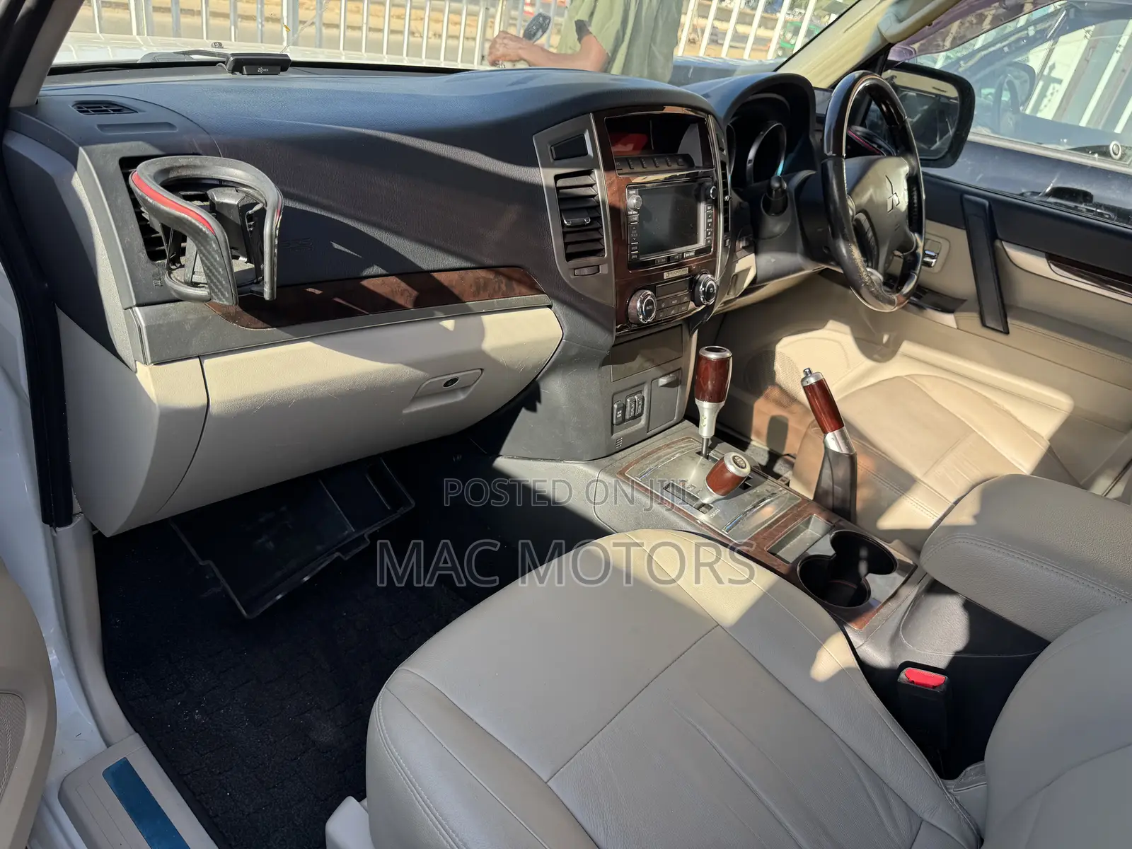 Mitsubishi Pajero 2014 White