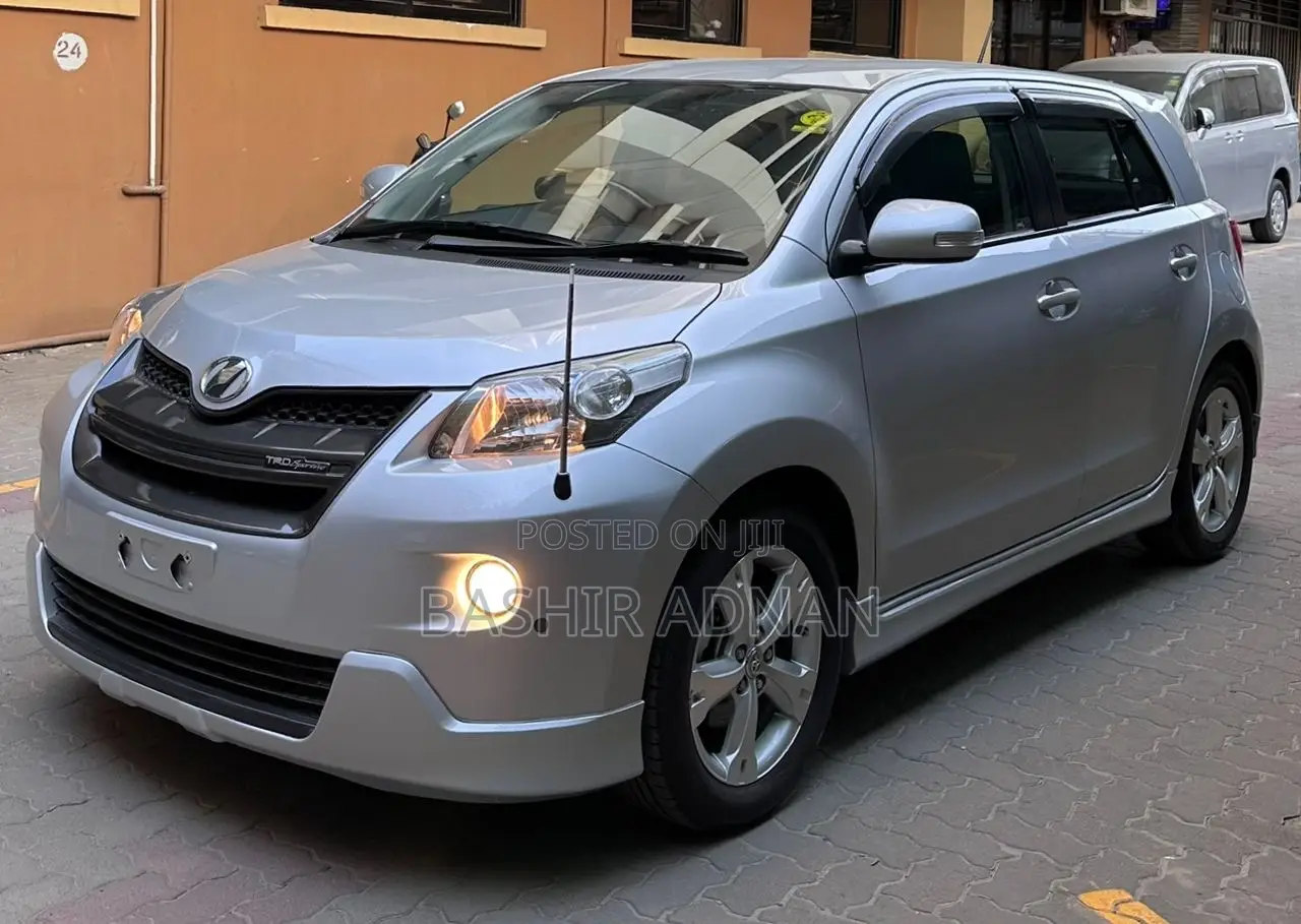 Toyota IST 2007 Silver