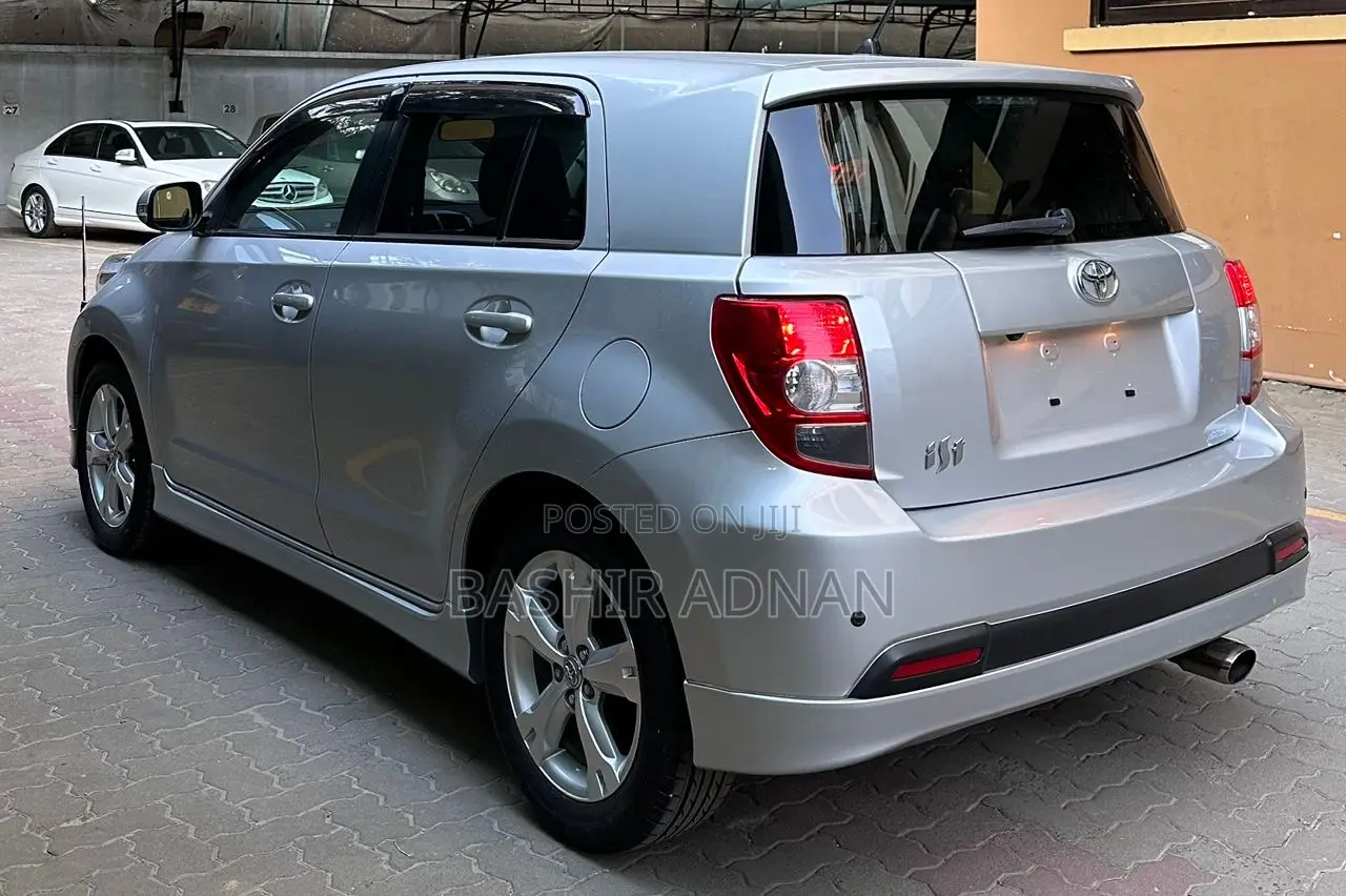 Toyota IST 2007 Silver
