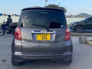Toyota Ractis 2006 Gray