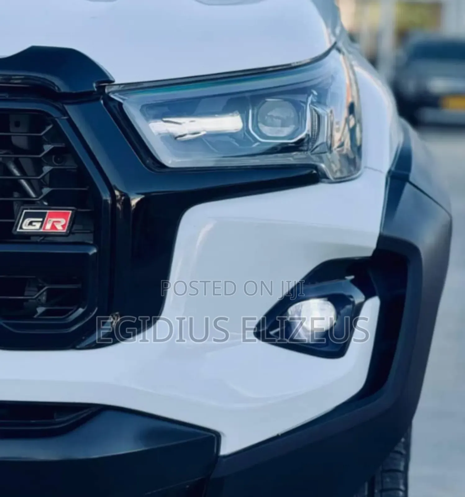 Toyota Hilux 2022 White