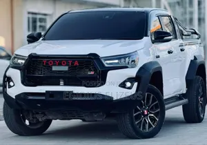 Toyota Hilux 2022 White