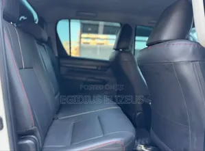 Toyota Hilux 2022 White