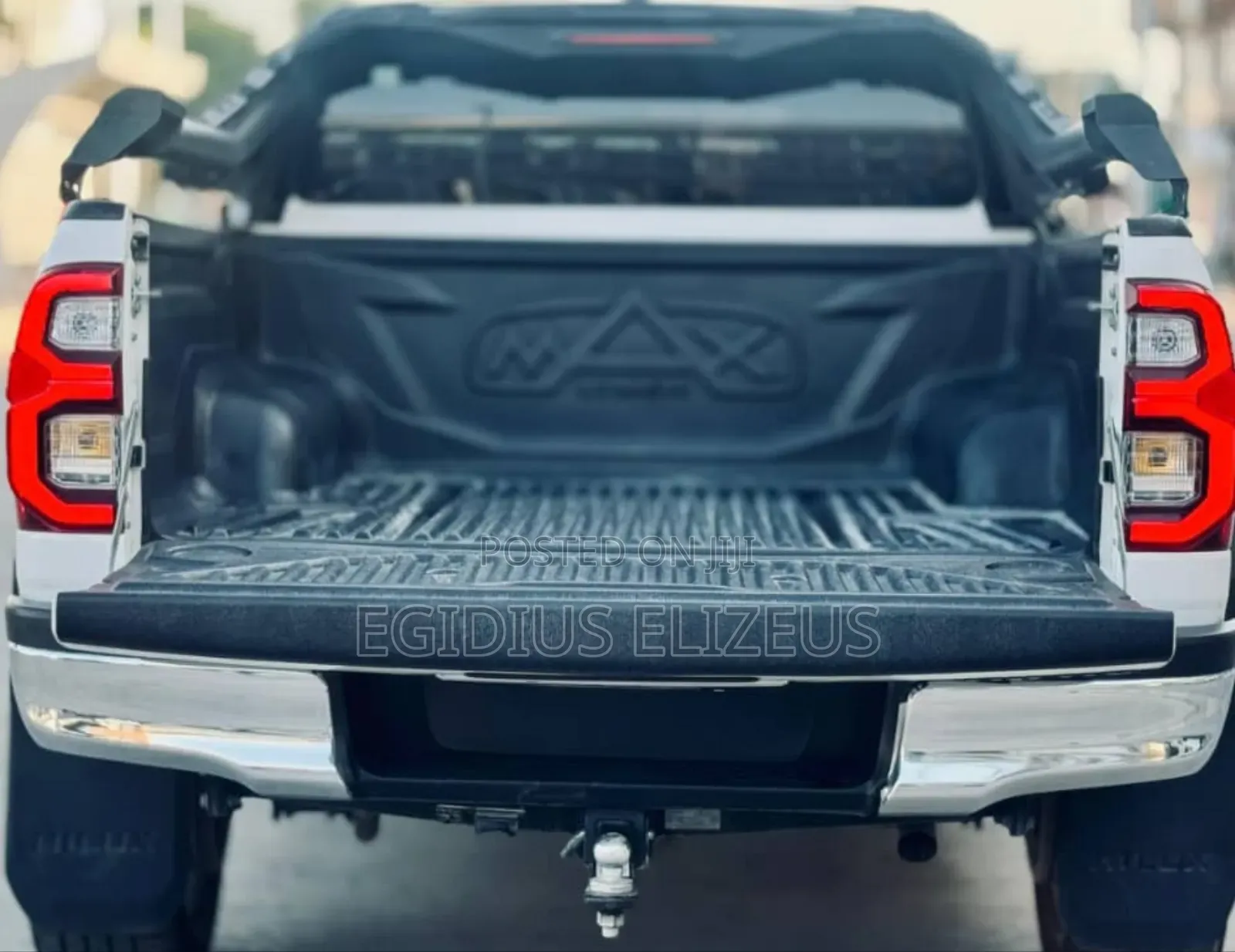 Toyota Hilux 2022 White