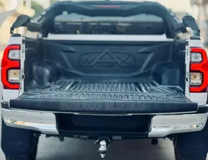 Toyota Hilux 2022 White