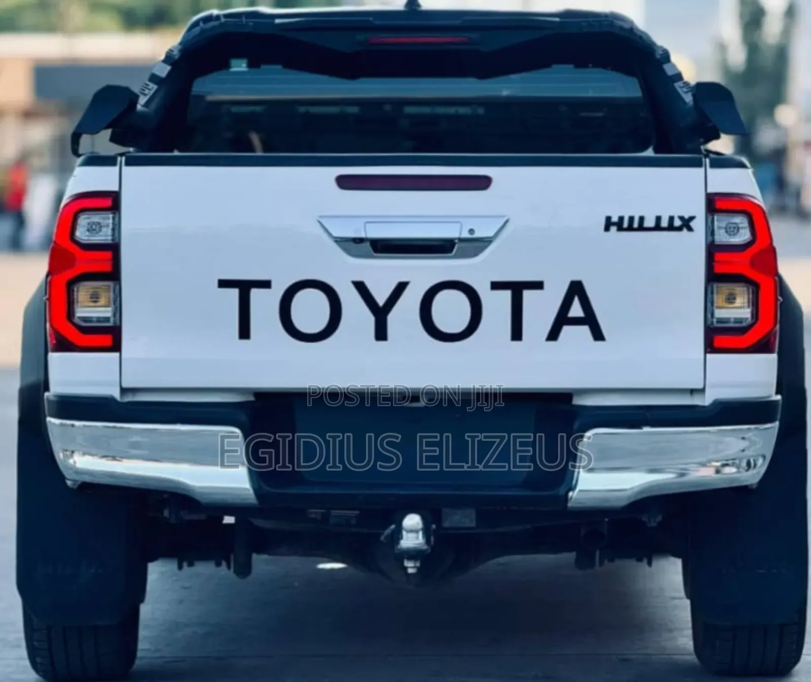 Toyota Hilux 2022 White