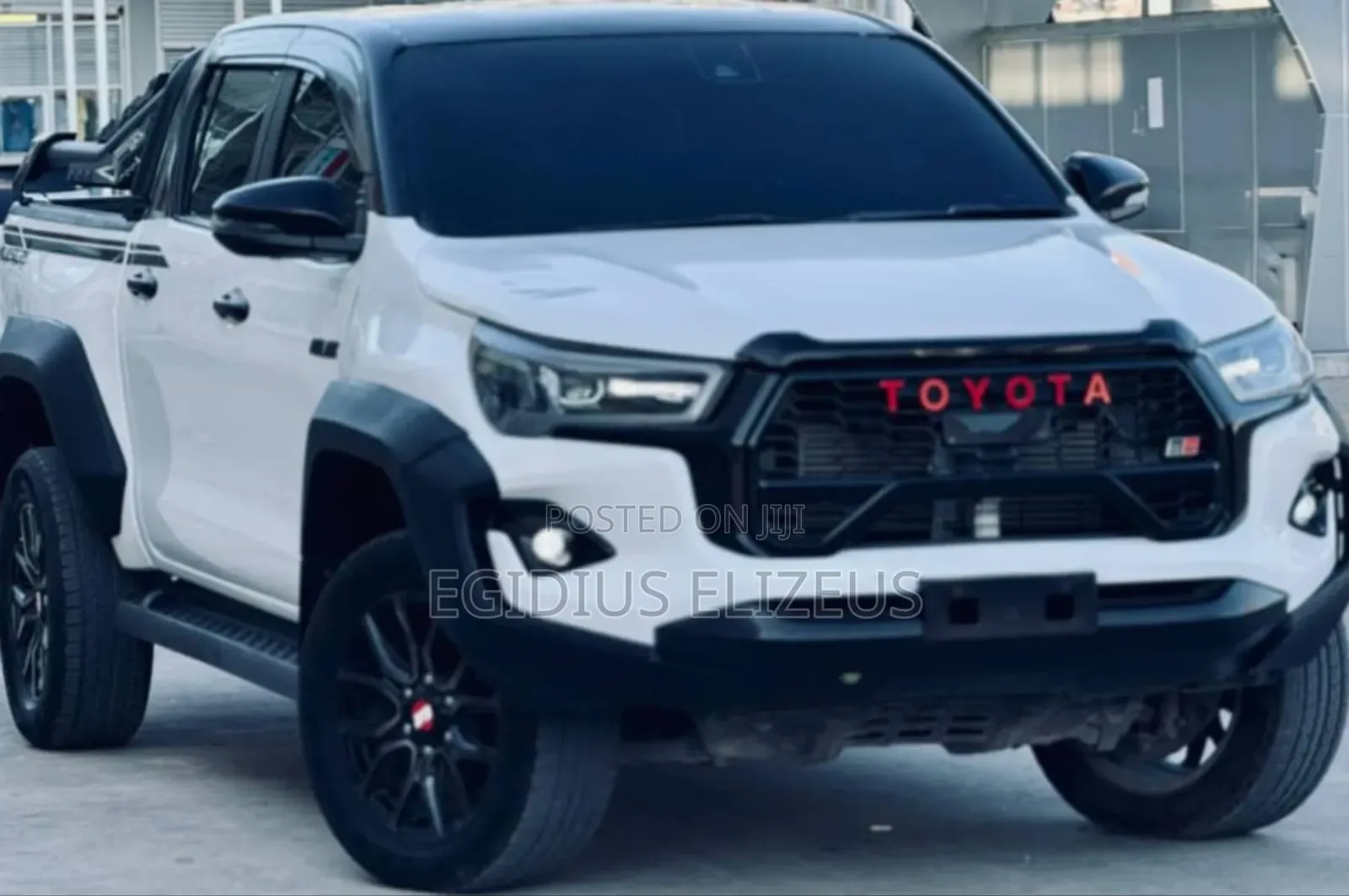 Toyota Hilux 2022 White