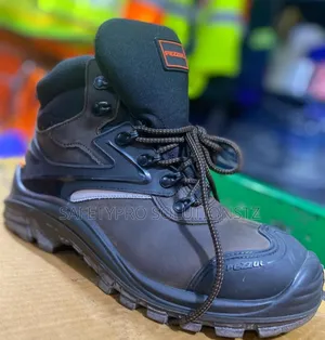 Pezzol Safety Shoes .