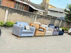 Nauza Sofa La. Watu Ya Kisasa Limenyooka