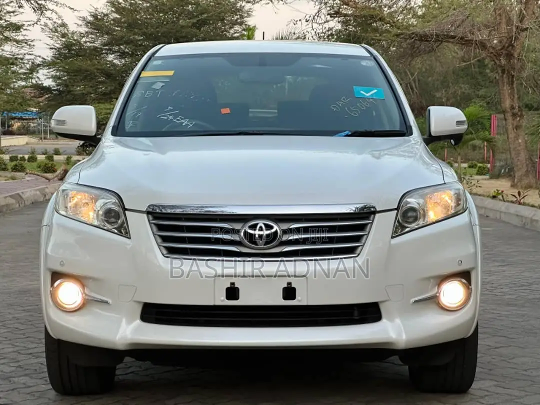 Toyota Vanguard 2010 White