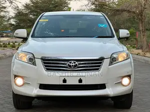 Toyota Vanguard 2010 White