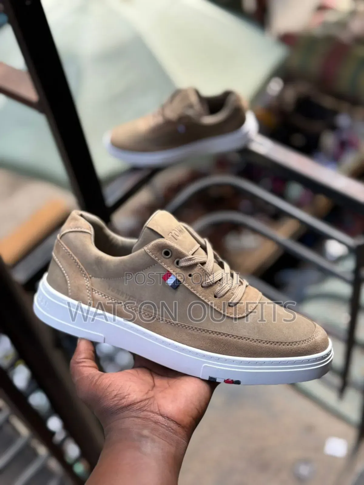 Men's Shoe Sneakers Purely Well-Leathered Very Very Smart and Classic