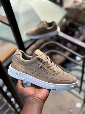 Men's Shoe Sneakers Purely Well-Leathered Very Very Smart and Classic