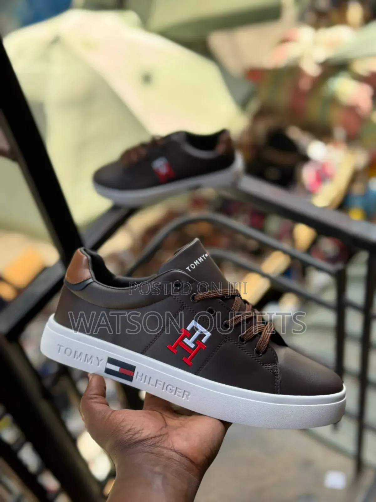 Men's Shoe Sneakers Purely Well-Leathered Very Very Smart and Classic
