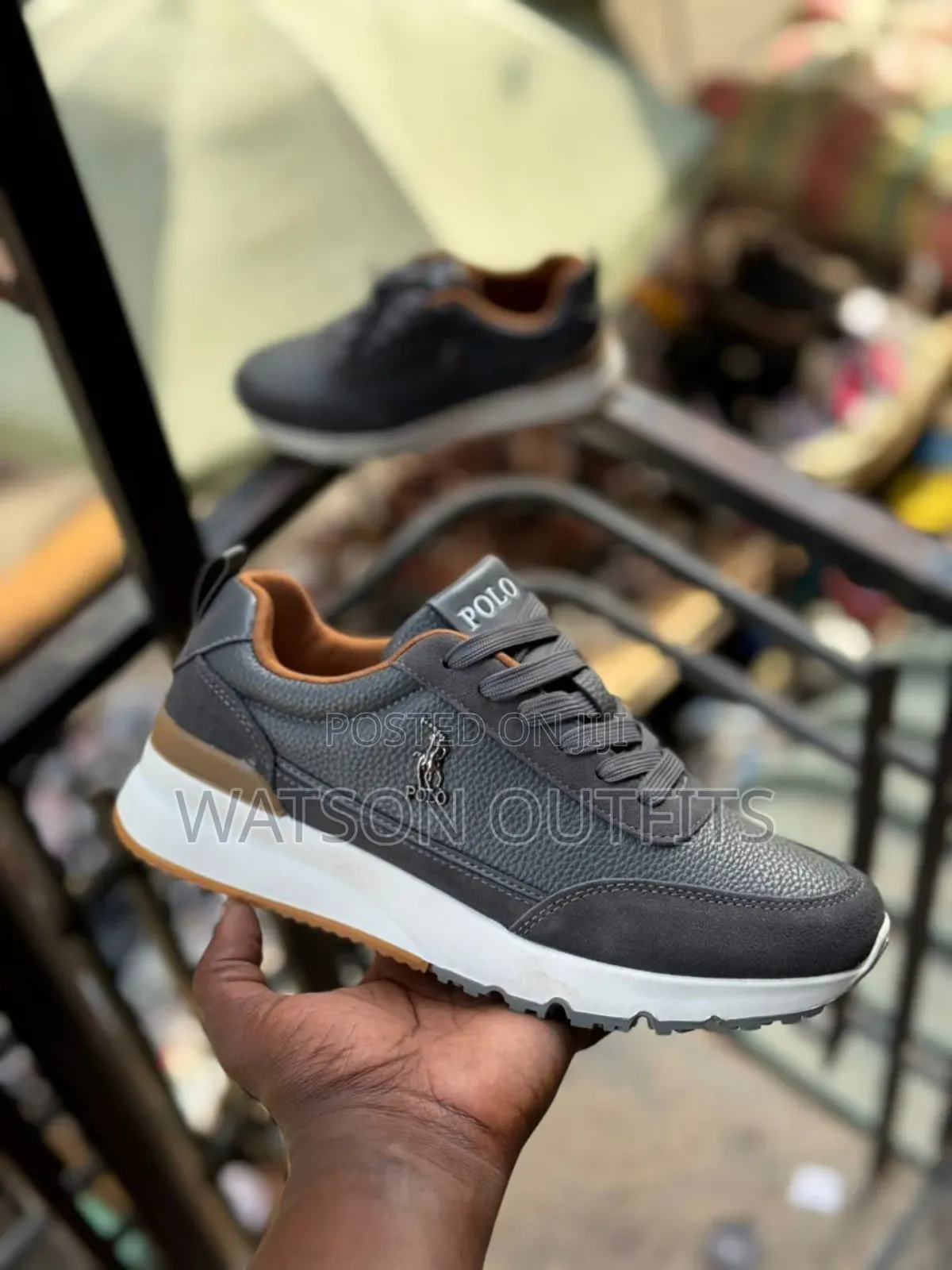 Men's Shoe Sneakers Purely Well-Leathered Very Very Smart and Classic