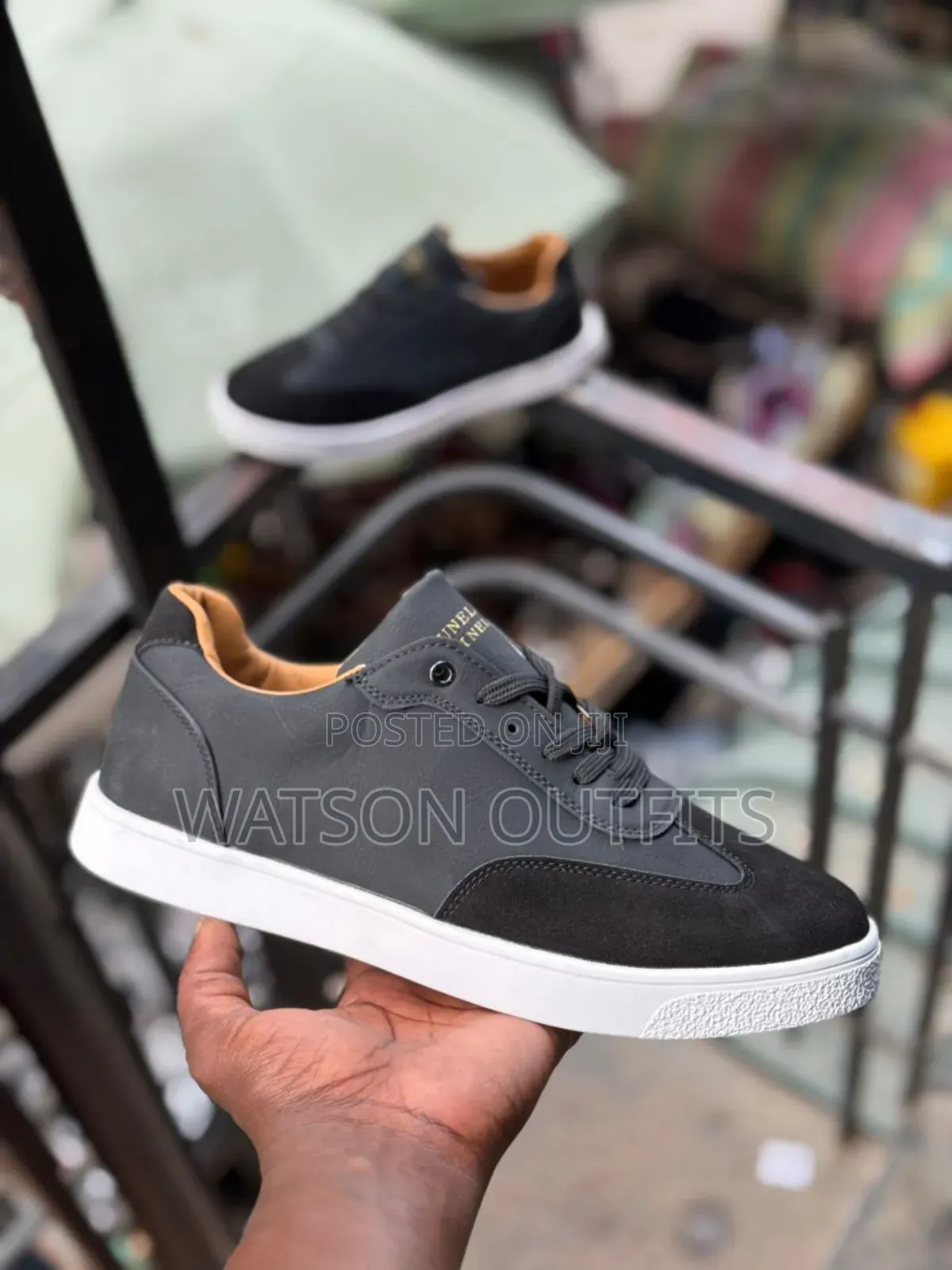 Men's Shoe Sneakers Purely Well-Leathered Very Very Smart and Classic