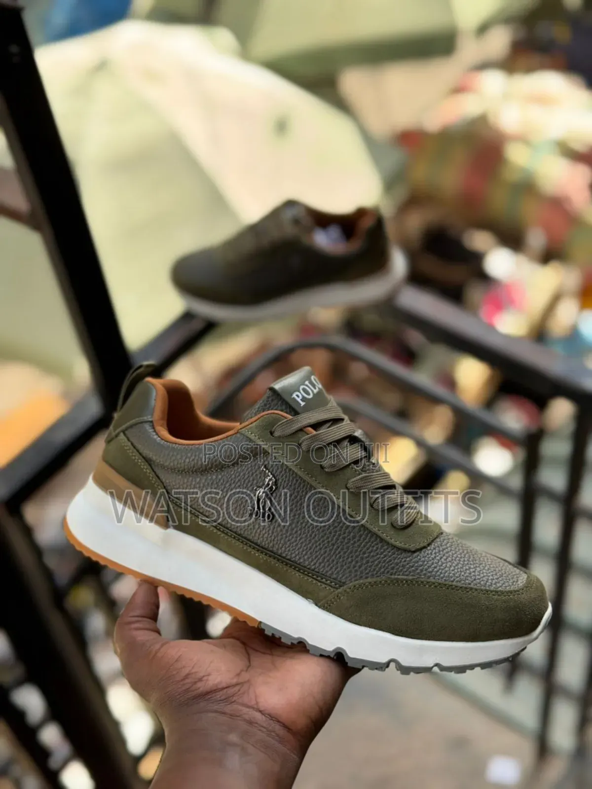 Men's Shoe Sneakers Purely Well-Leathered Very Very Smart and Classic