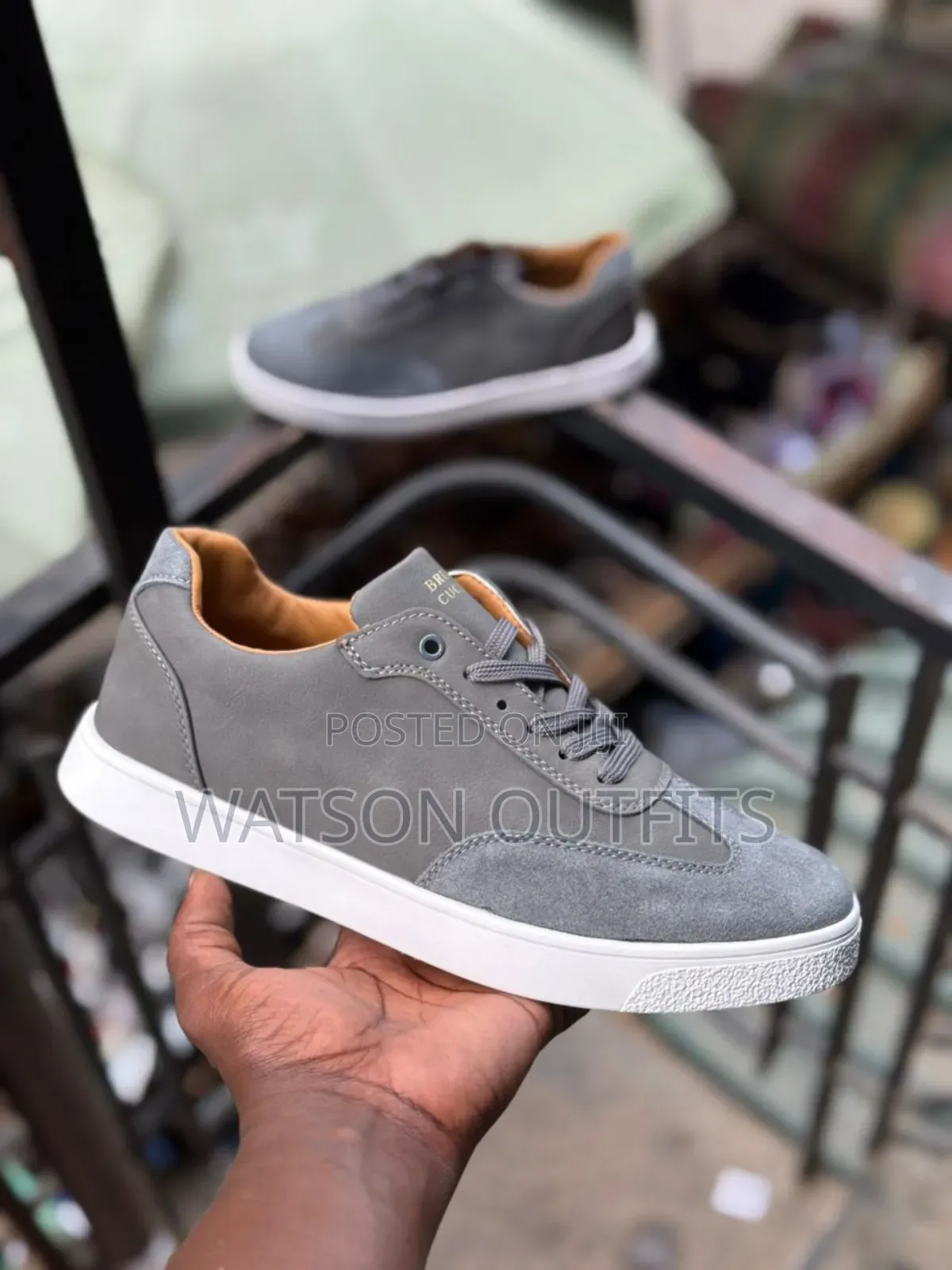 Men's Shoe Sneakers Purely Well-Leathered Very Very Smart and Classic