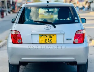 Toyota IST 2005 Silver