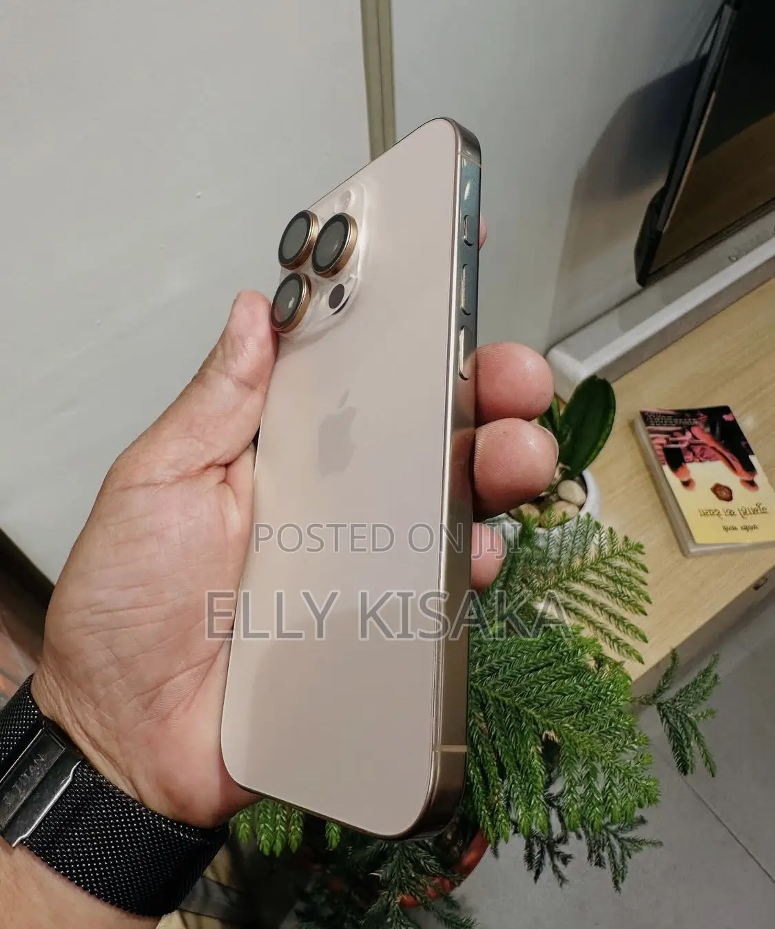 New Apple iPhone 16 Pro 256 GB Gold