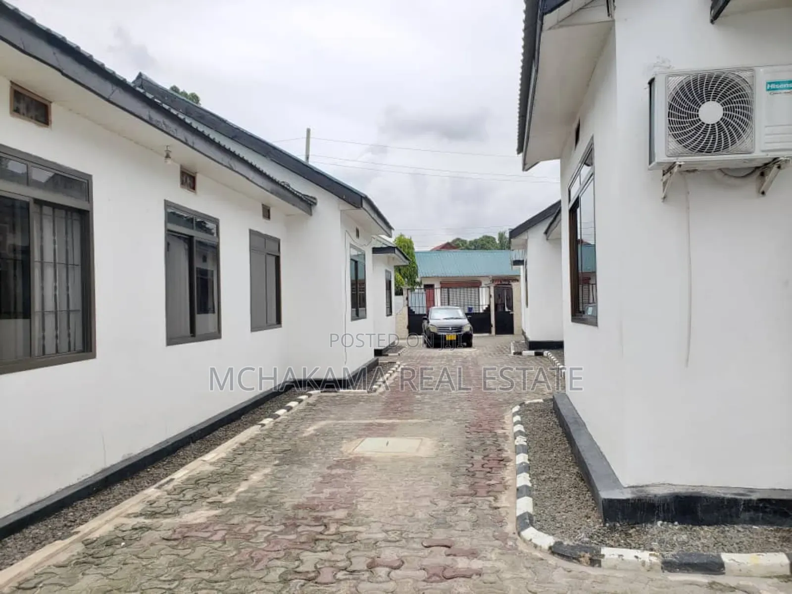 9bdrm Apartment in Mchakama Real Estate, Segerea for sale