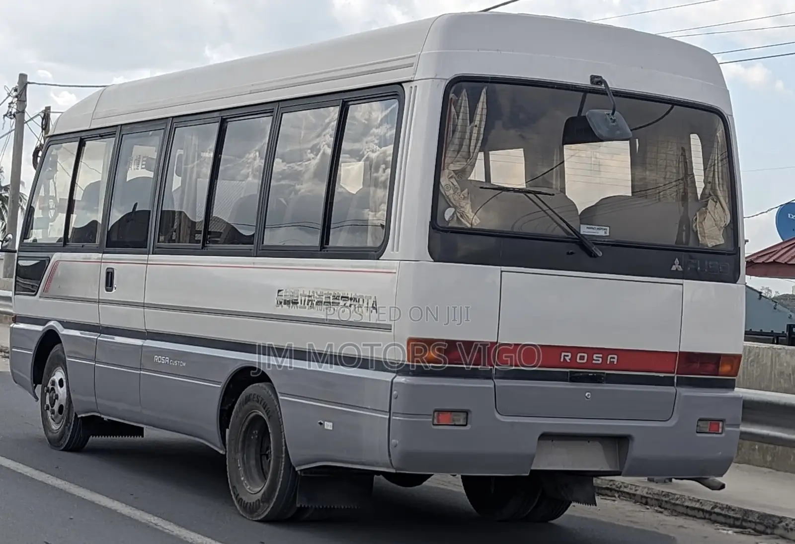 Mitsubishi Fuso Rosa 2000 Silver