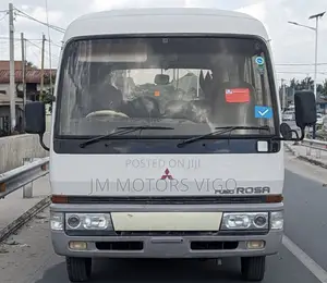 Mitsubishi Fuso Rosa 2000 Silver