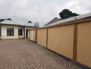 3bdrm House in Goba for sale