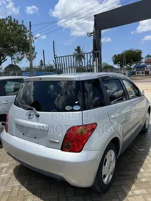 Toyota IST 2003 Silver