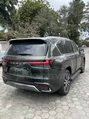 Lexus LX 2024 Green