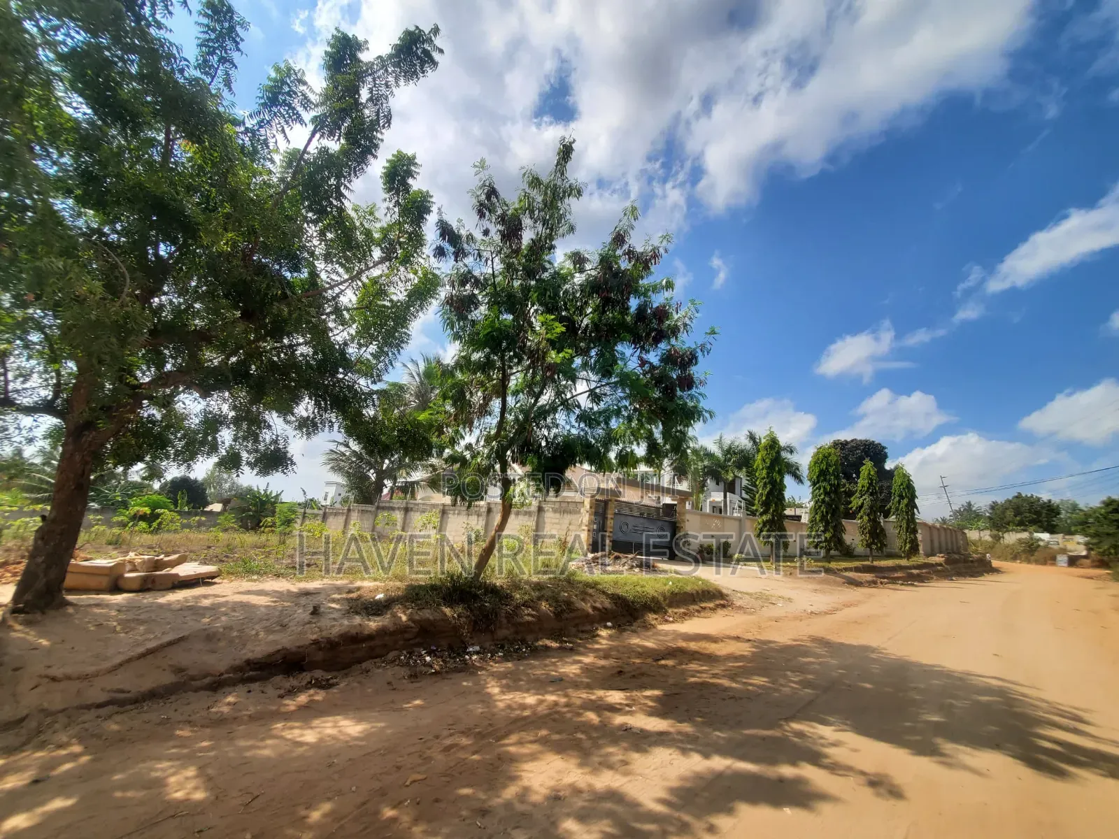 4bdrm House in Goba for sale