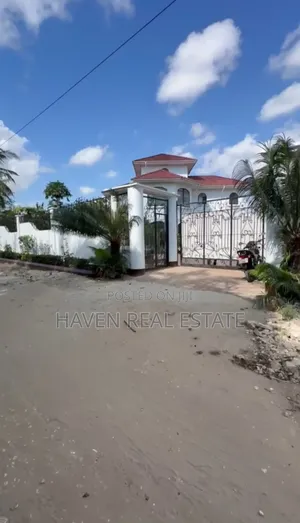 6bdrm House in Kunduchi for sale