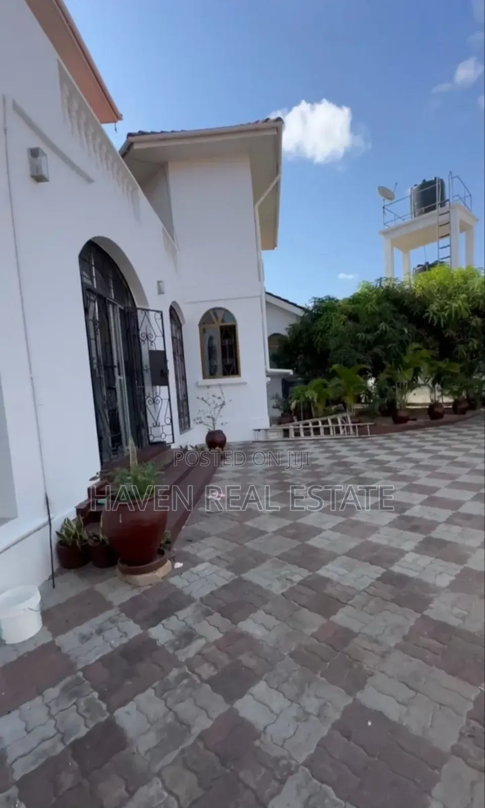6bdrm House in Kunduchi for sale