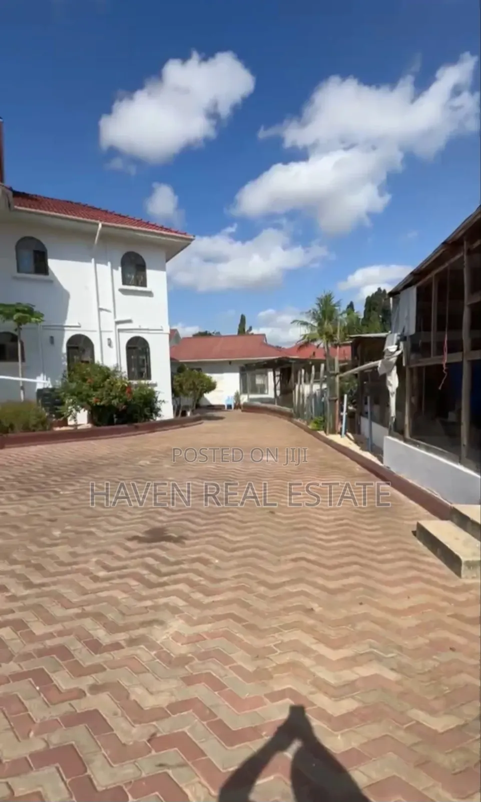 6bdrm House in Kunduchi for sale