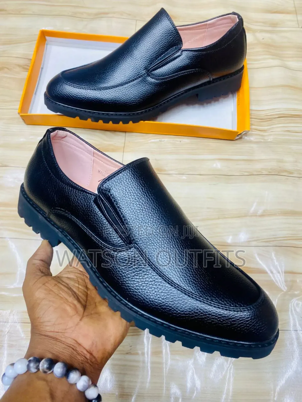 Men's Shoes Very Very Comfortable and Providing Excellent Looking