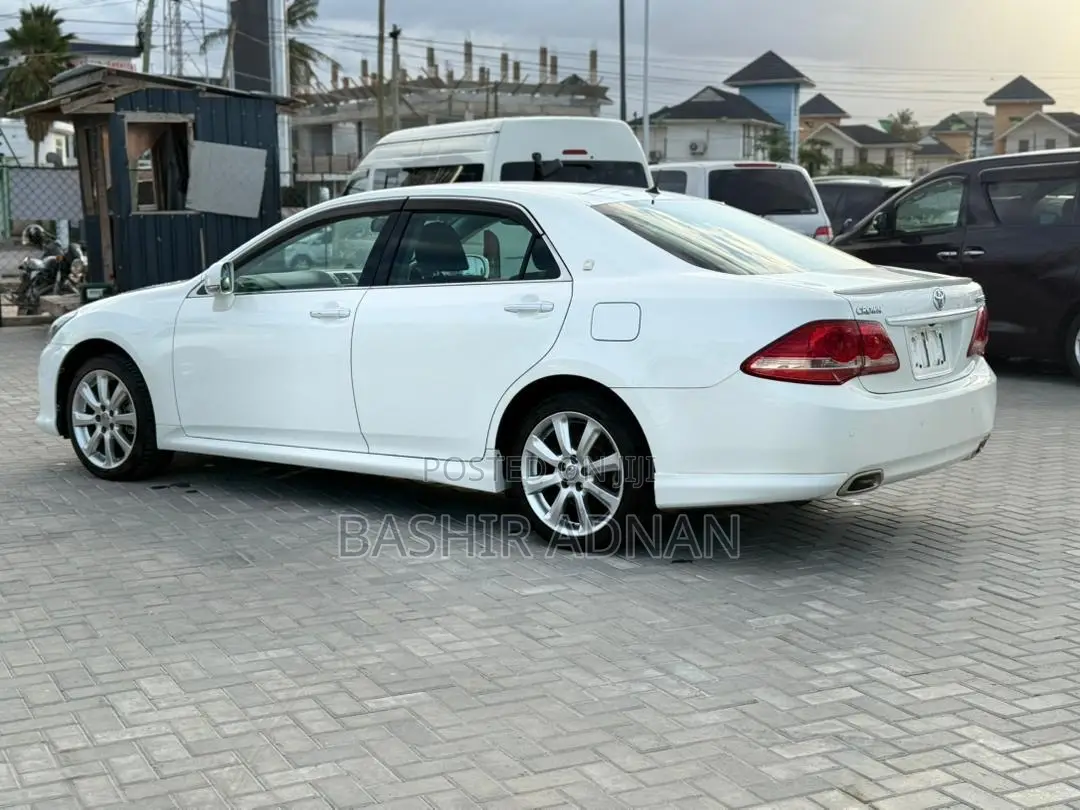 Toyota Crown 2009 Off white