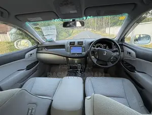 Toyota Crown 2009 Off white
