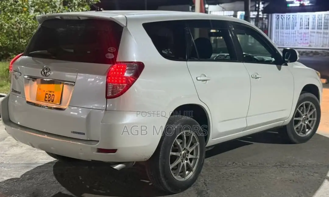 Toyota Vanguard 2009 White