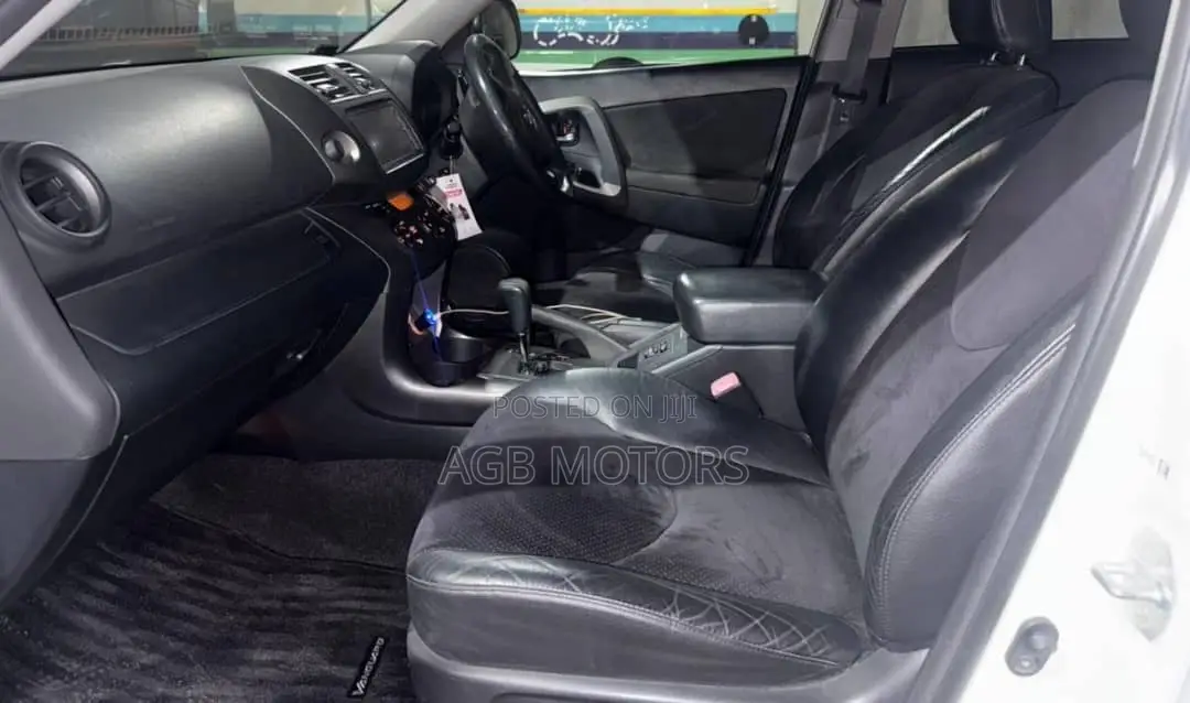Toyota Vanguard 2009 White