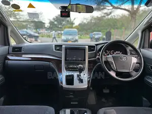 Toyota Alphard 2.4 Petrol FWD 2011 White