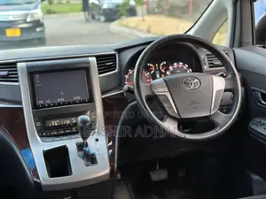 Toyota Alphard 2.4 Petrol FWD 2011 White