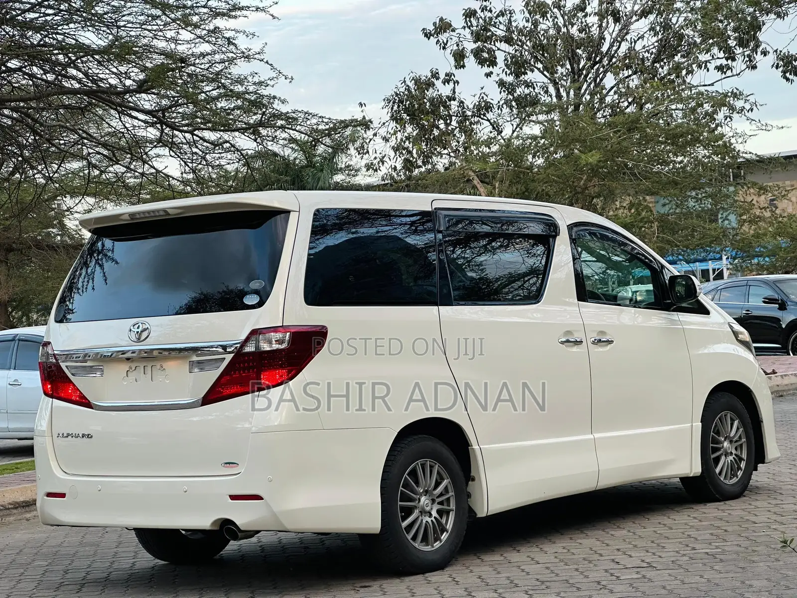 Toyota Alphard 2.4 Petrol FWD 2011 White