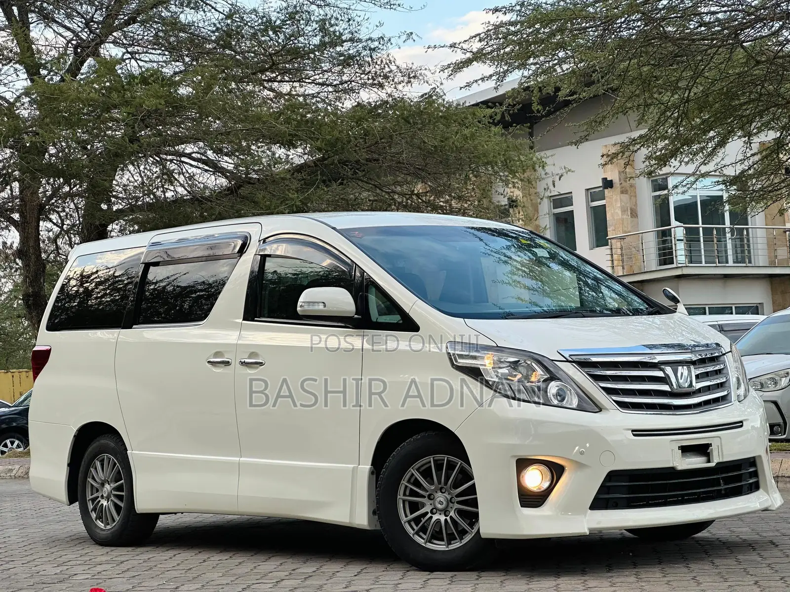 Toyota Alphard 2.4 Petrol FWD 2011 White