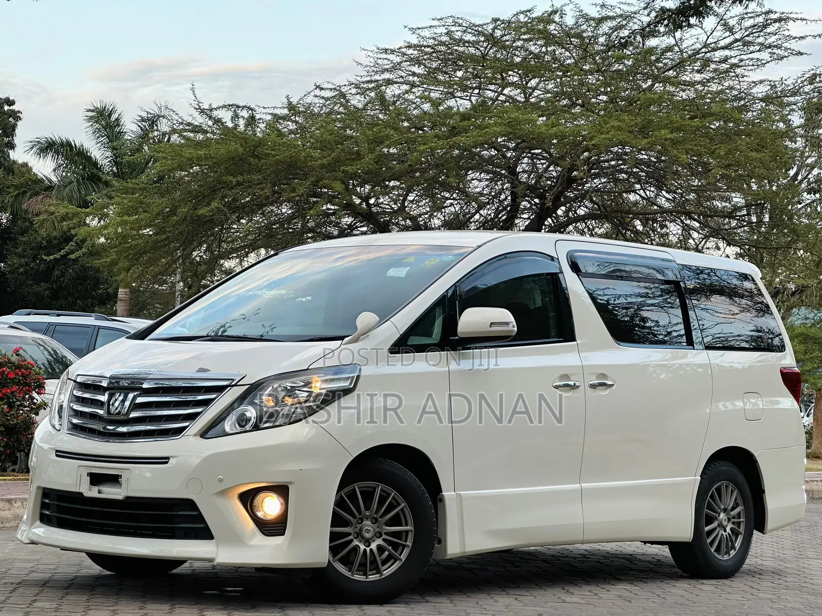 Toyota Alphard 2.4 Petrol FWD 2011 White