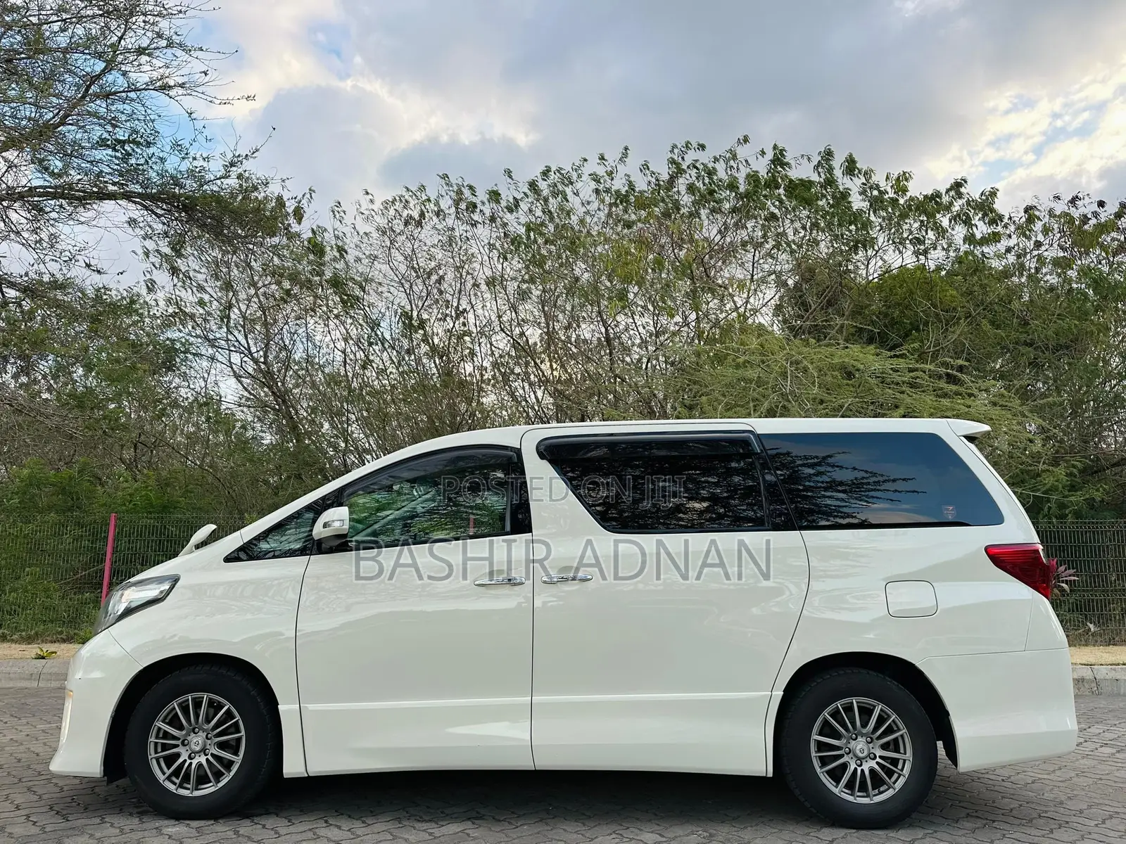 Toyota Alphard 2.4 Petrol FWD 2011 White